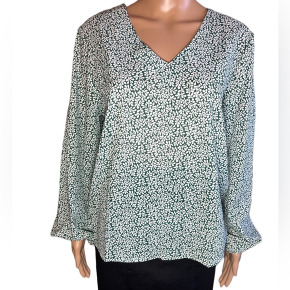 Green and White Floral Puff Sleeve Blouse Large - Picture 2 of 8